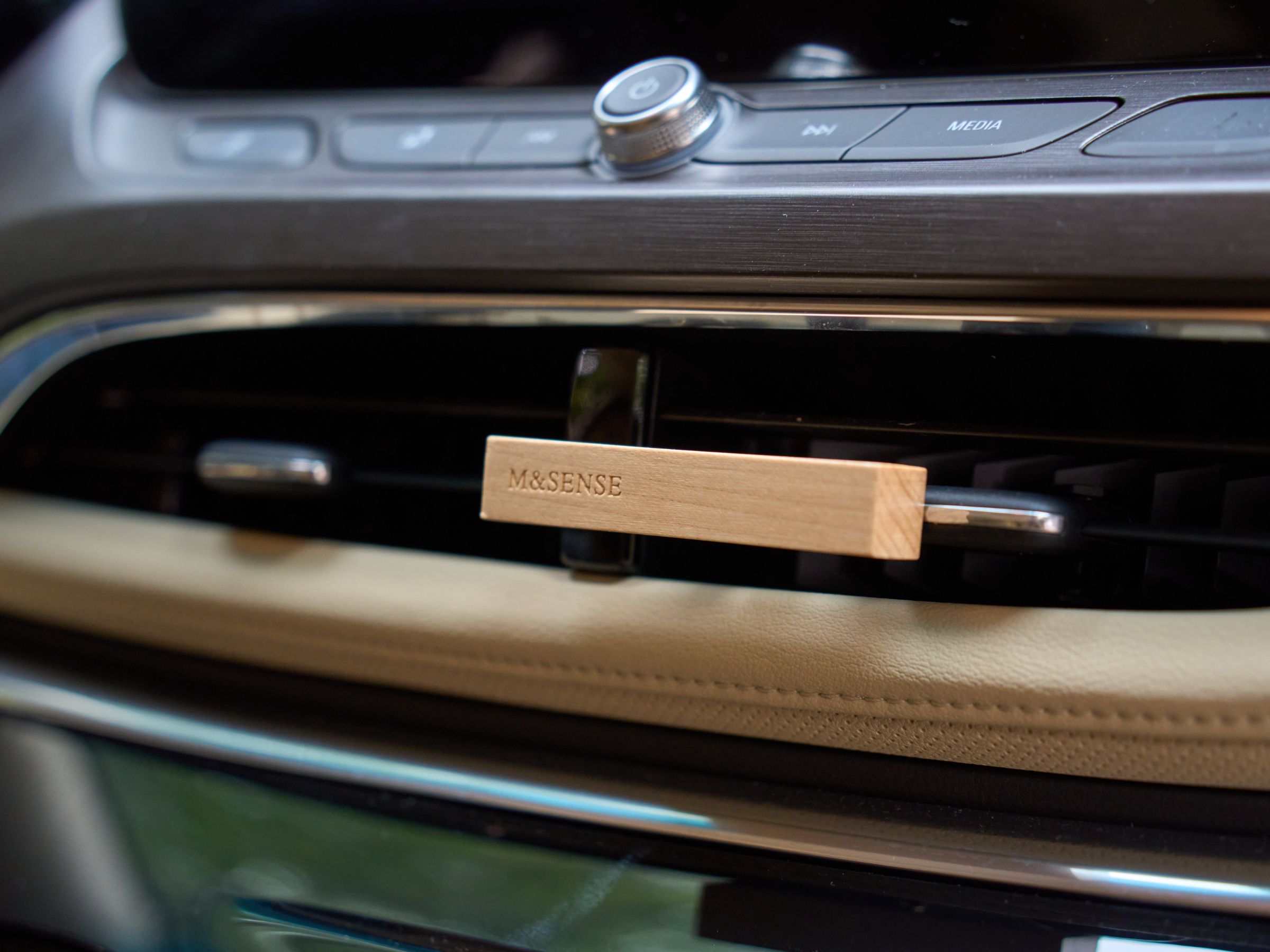 M&SENSE RECTANGULAR WOODEN CAR DIFFUSER